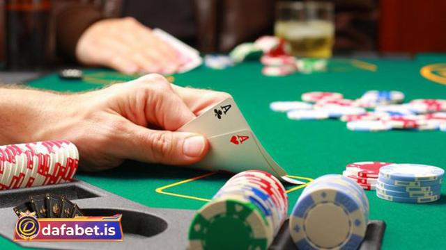 Áp dụng cách bịp Poker giấu bài